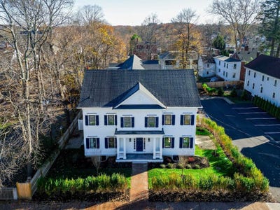 /international/us/136-locust-street-dover-nh-110108491999/