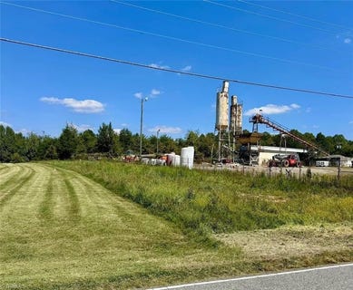 /international/us/320-newsome-road-king-nc-110093273420/