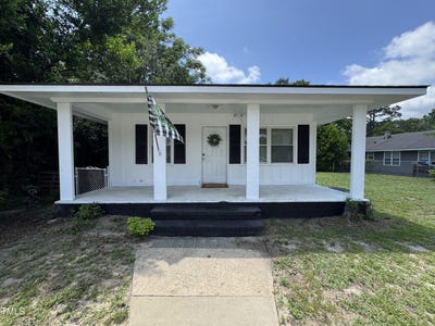 /international/us/122-s-5th-street-spring-lake-nc-110100835151/
