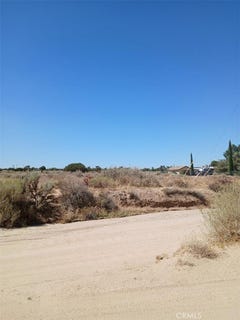 /international/us/10082-eaby-road-phelan-ca-110119948502/