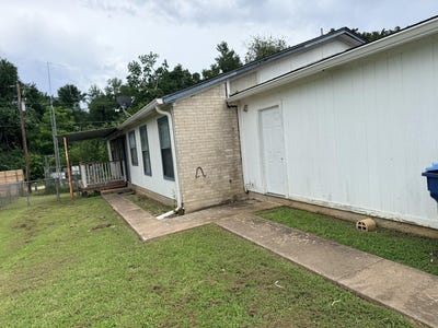 /international/us/817-lloyd-ln-elgin-tx-110108610578/