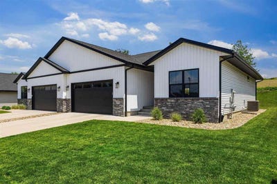 /international/us/3040-sunflower-st-ely-ia-110108399804/