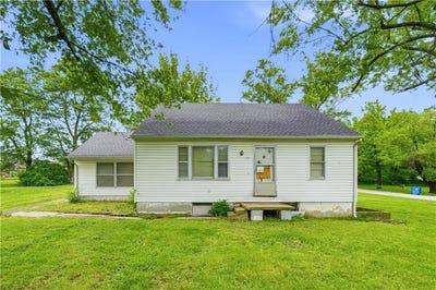 /international/us/117-e-1st-street-lawson-mo-110108180003/