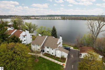 /international/us/710-centre-place-traverse-city-mi-110106120194/