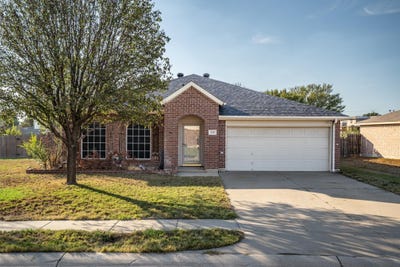 /international/us/205-saddlebrook-drive-krum-tx-110120488388/