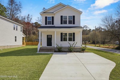 /international/us/711-w-hayes-street-burgaw-nc-110106316462/