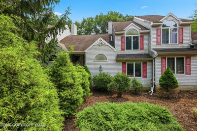 /international/us/76-laurelwoods-drive-lake-harmony-pa-110109448860/