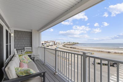 /international/us/377-ocean-boulevard-hampton-nh-110108492249/