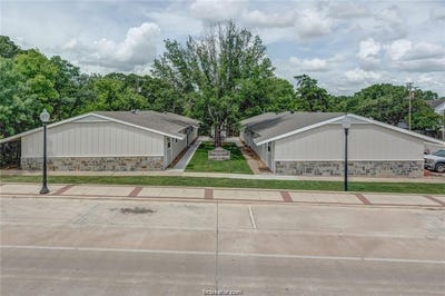 /international/us/4305-4309-college-main-street-bryan-tx-110108171856/
