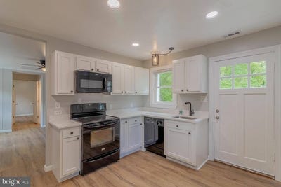 /international/us/1816-maple-lane-accokeek-md-110106341686/
