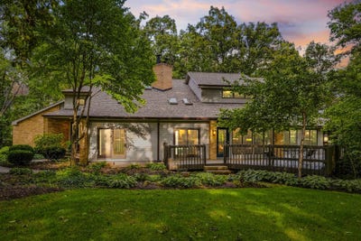 /international/us/16644-forest-gate-road-dubuque-ia-110110329490/
