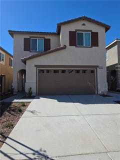 /international/us/14065-larissa-moreno-valley-ca-110120616344/