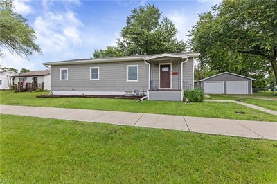 /international/us/623-walnut-street-wellsville-ks-110108475404/