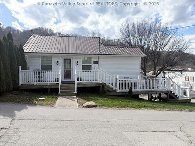/international/us/690-hopkins-avenue-danville-wv-110106330469/
