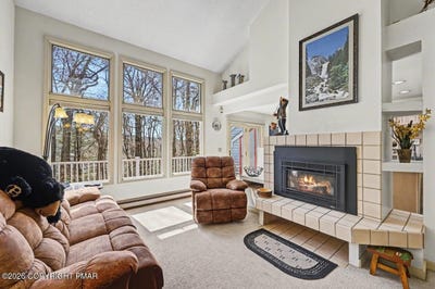 /international/us/5-beachwood-court-lake-harmony-pa-110107542805/