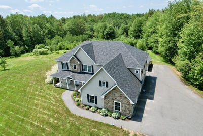 /international/us/8-clark-circle-hampden-me-110100841774/