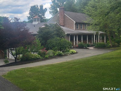 /international/us/11-gopher-road-newtown-ct-110109037924/