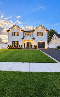 /international/us/12-slate-lane-levittown-ny-110120537500/