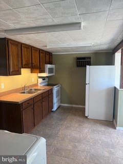 /international/us/217-s-9th-street-akron-pa-110108583602/
