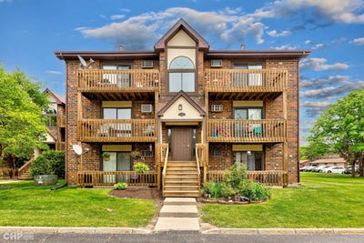 /international/us/439-berkshire-drive-crystal-lake-il-110106948943/