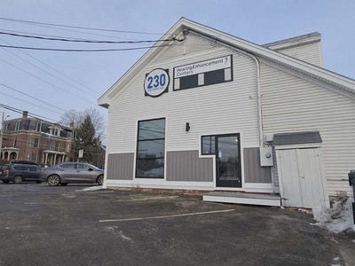 /international/us/230-n-main-street-concord-nh-110105838028/