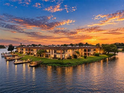 /international/us/10142-seminole-island-drive-largo-fl-110120558394/