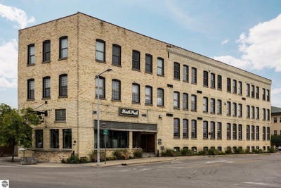 /international/us/400-w-front-street-traverse-city-mi-110100718649/