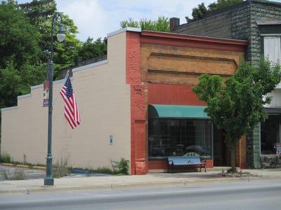 /international/us/425-e-main-street-edmore-mi-110090953783/
