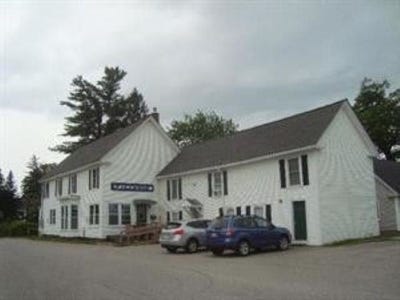 /international/us/8-lawrence-street-andover-nh-110103697534/