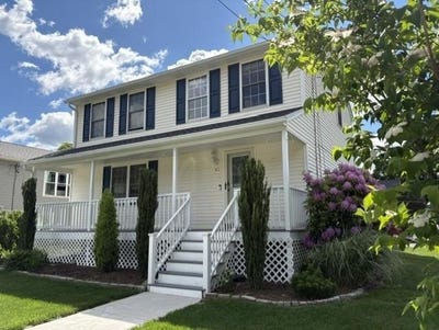 /international/us/42-chestnut-street-cumberland-ri-110108474359/