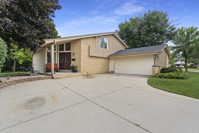/international/us/6074-thornapple-ln-greendale-wi-110109990470/