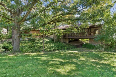/international/us/8607-w-93rd-place-hickory-hills-il-110120426055/