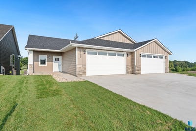 /international/us/1109-s-foss-ave-sioux-falls-sd-110108257488/