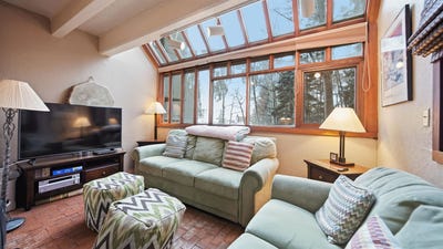 /international/us/15-twining-road-1a-taos-ski-valley-nm-110101489491/