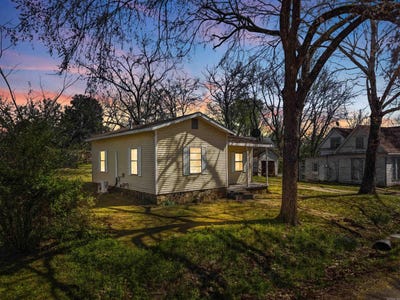 /international/us/202-n-griffin-street-morrilton-ar-110107569826/