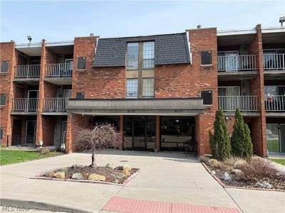 /international/us/4179-columbia-road-north-olmsted-oh-110106549438/