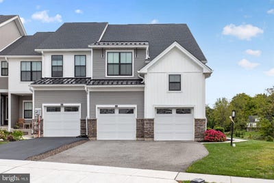 /international/us/25-tamarack-circle-norristown-pa-110110373333/
