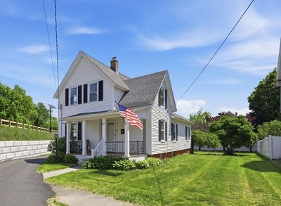 /international/us/17-clark-st-westfield-ma-110108686328/