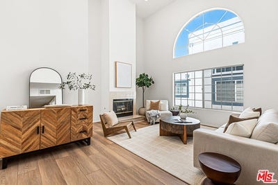 /international/us/3949-bentley-ave-culver-city-ca-110108237816/