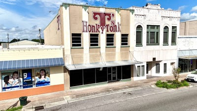 /international/us/209-n-washington-st-beeville-tx-110120097739/