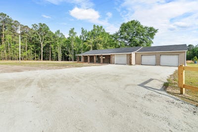 /international/us/838-ranch-hill-lane-saint-stephen-sc-110107385659/