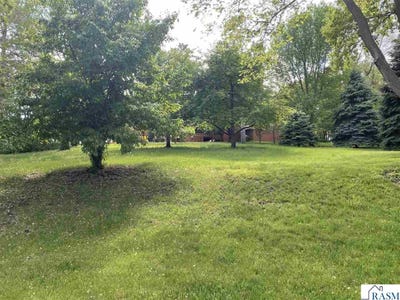 /international/us/1624-riverview-road-st-peter-mn-110068391140/