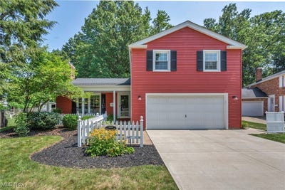/international/us/23465-greenwood-lane-north-olmsted-oh-110101421021/