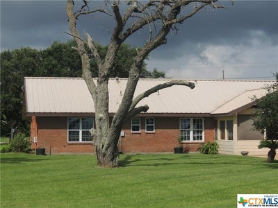 /international/us/1608-s-virginia-street-port-lavaca-tx-110086068080/