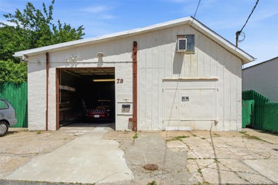 /international/us/78-auburn-street-lindenhurst-ny-110108825450/