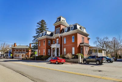 /international/us/241-middle-street-portsmouth-nh-110108492143/