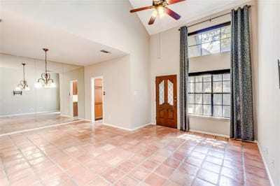 /international/us/10819-crown-colony-dr-austin-tx-110106788502/