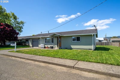 /international/us/702-ash-ave-tillamook-or-110105637536/