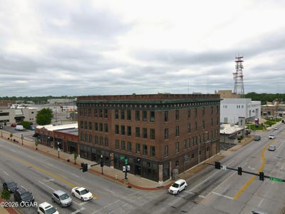 /international/us/702-s-main-street-joplin-mo-110107508176/
