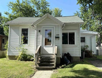 /international/us/1307-dunbar-street-essexville-mi-110108977148/
